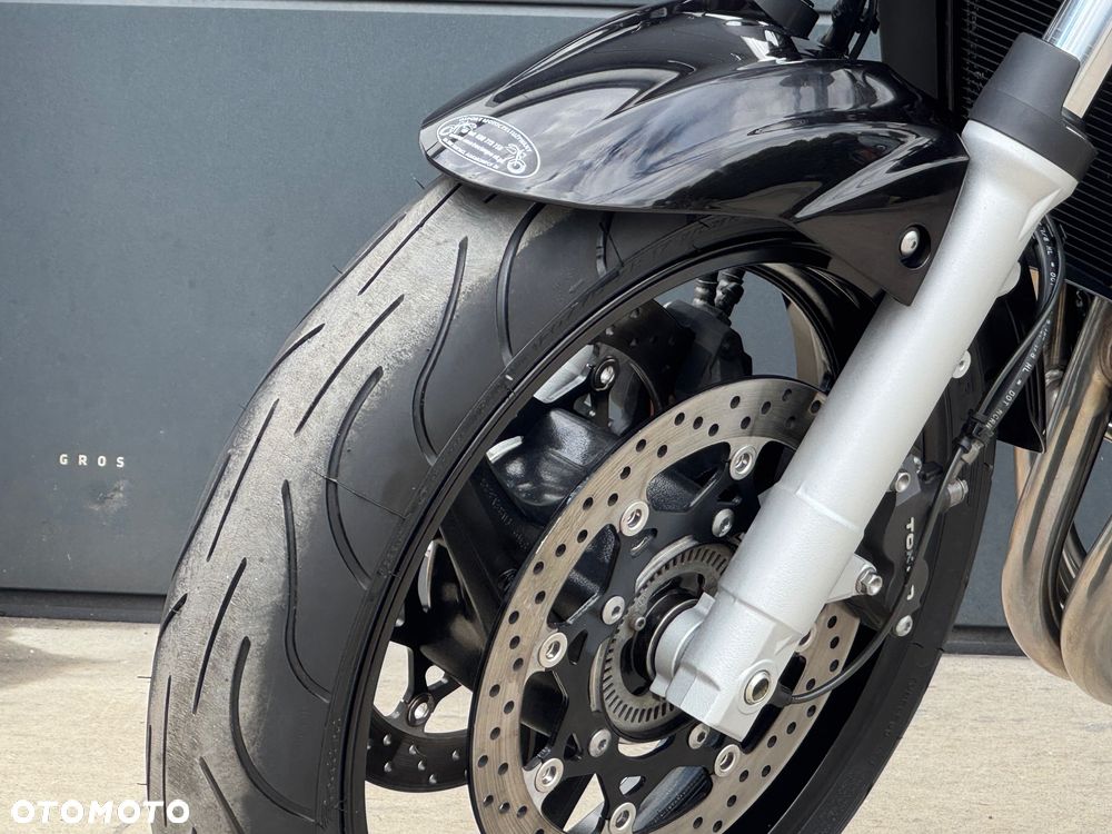 Suzuki GSR - 22