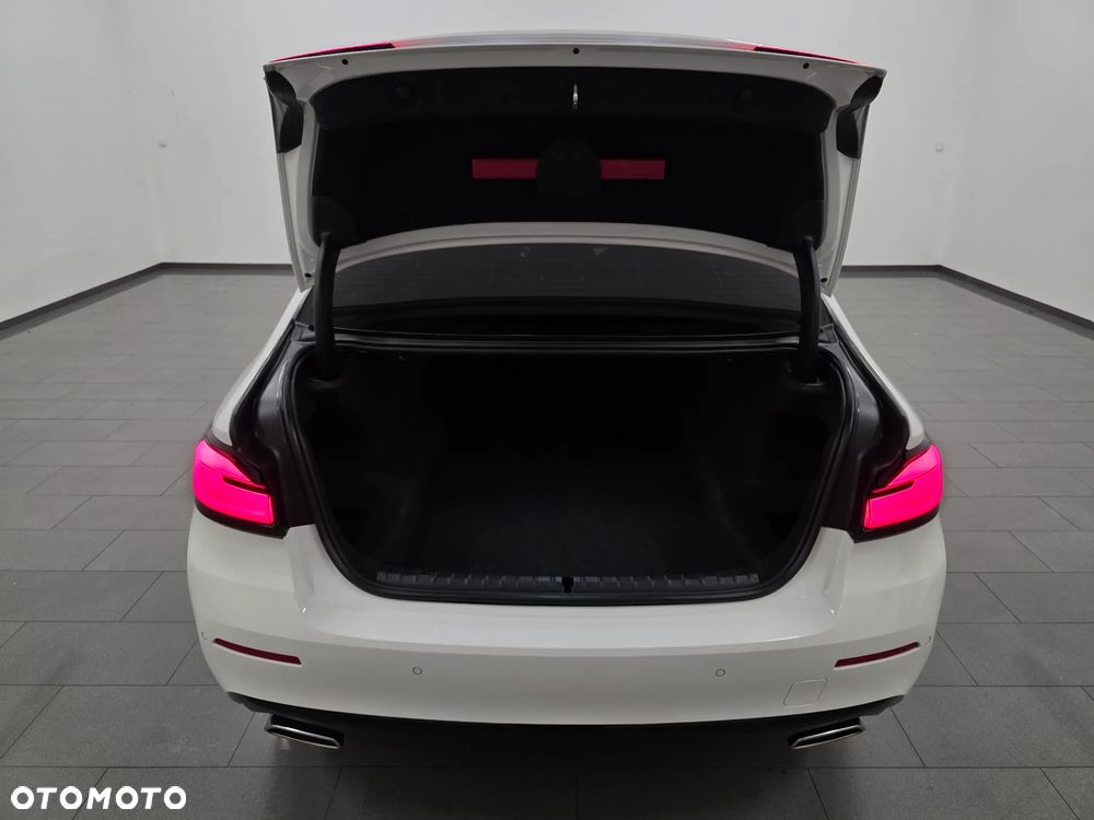 BMW Seria 5 518d mHEV Luxury Line sport - 39