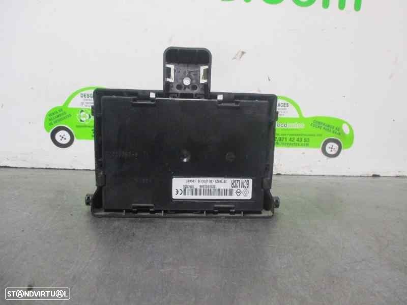 CAIXA RELÉS / FUSÍVEIS RENAULT CLIO III 2007 -8200652285 - 3