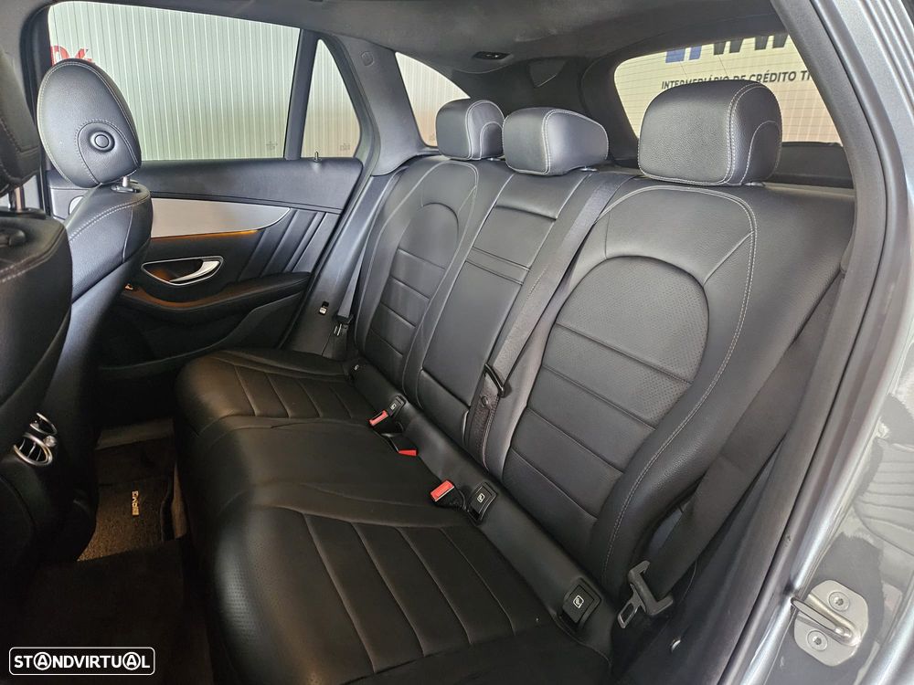 Mercedes-Benz GLC 300 e 4Matic 9G-TRONIC AMG Line - 28