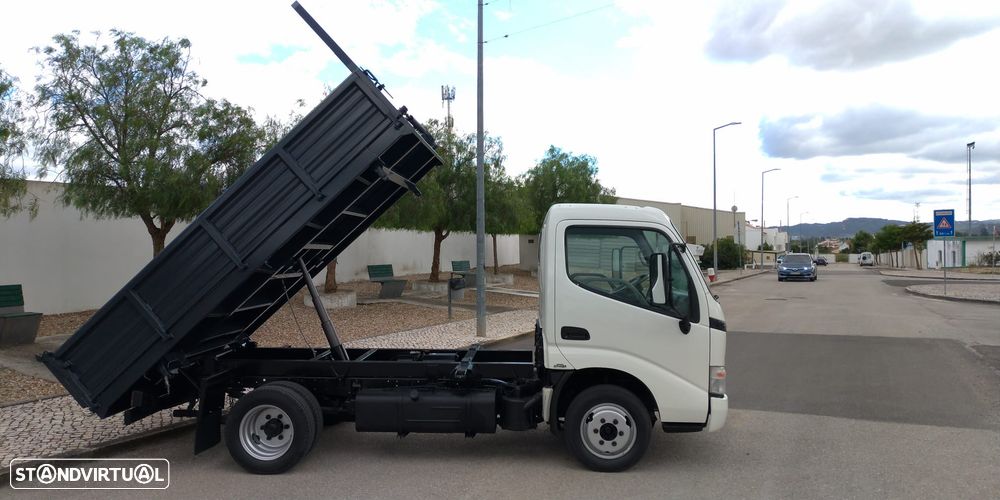 Toyota Dyna 35.25 basculante - 4