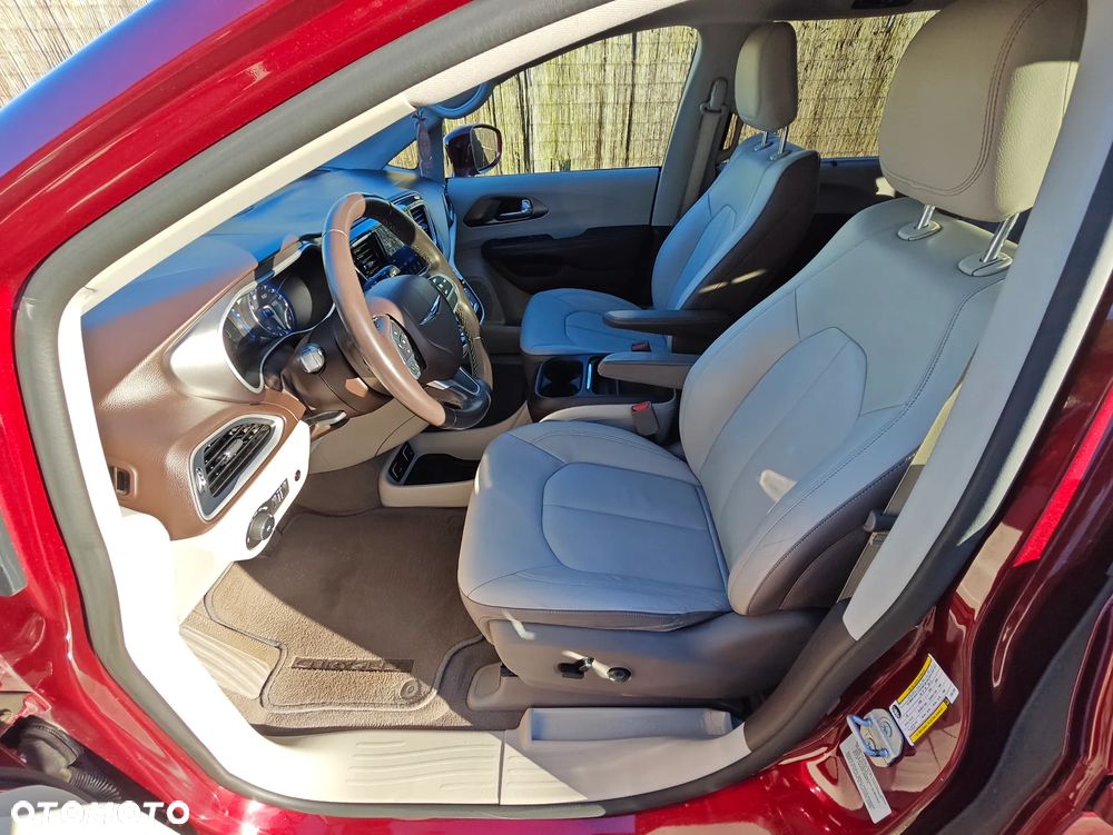 Chrysler Pacifica - 9