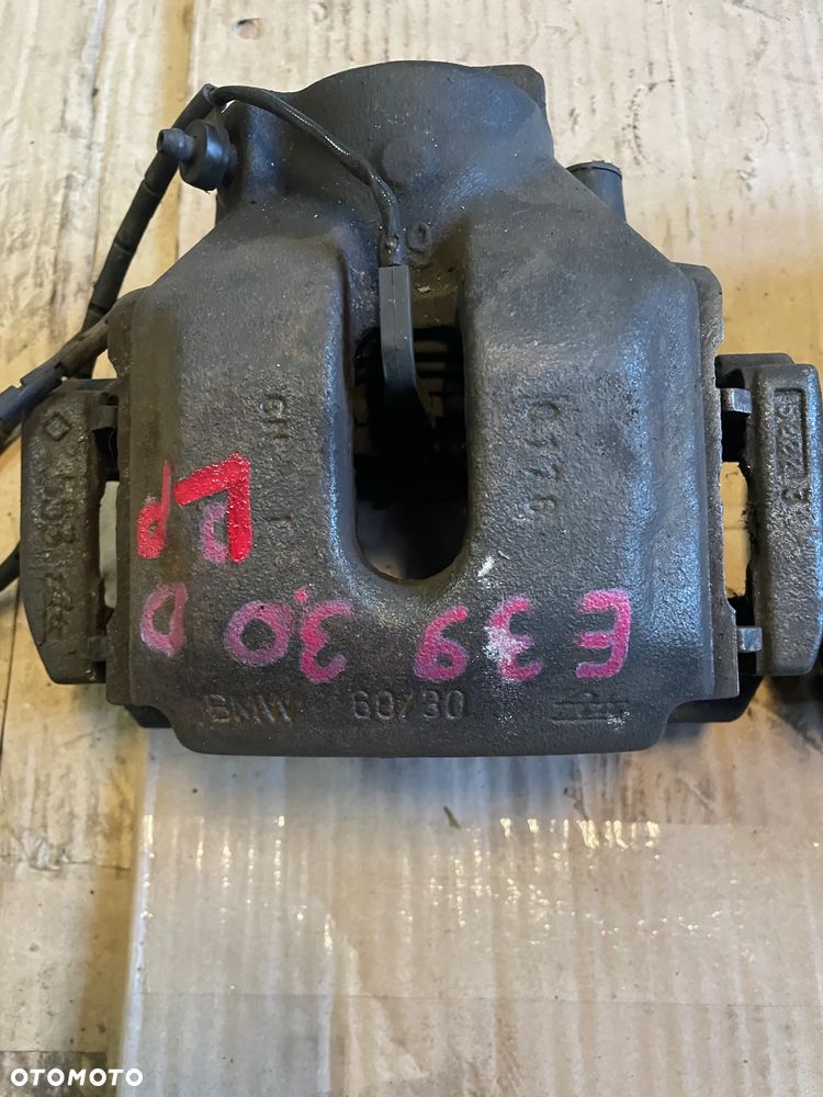 Zacisk hamulca prawy lewy przód bmw E39 3.0 d 3.0 i 4.4 v8 60/30 - 2