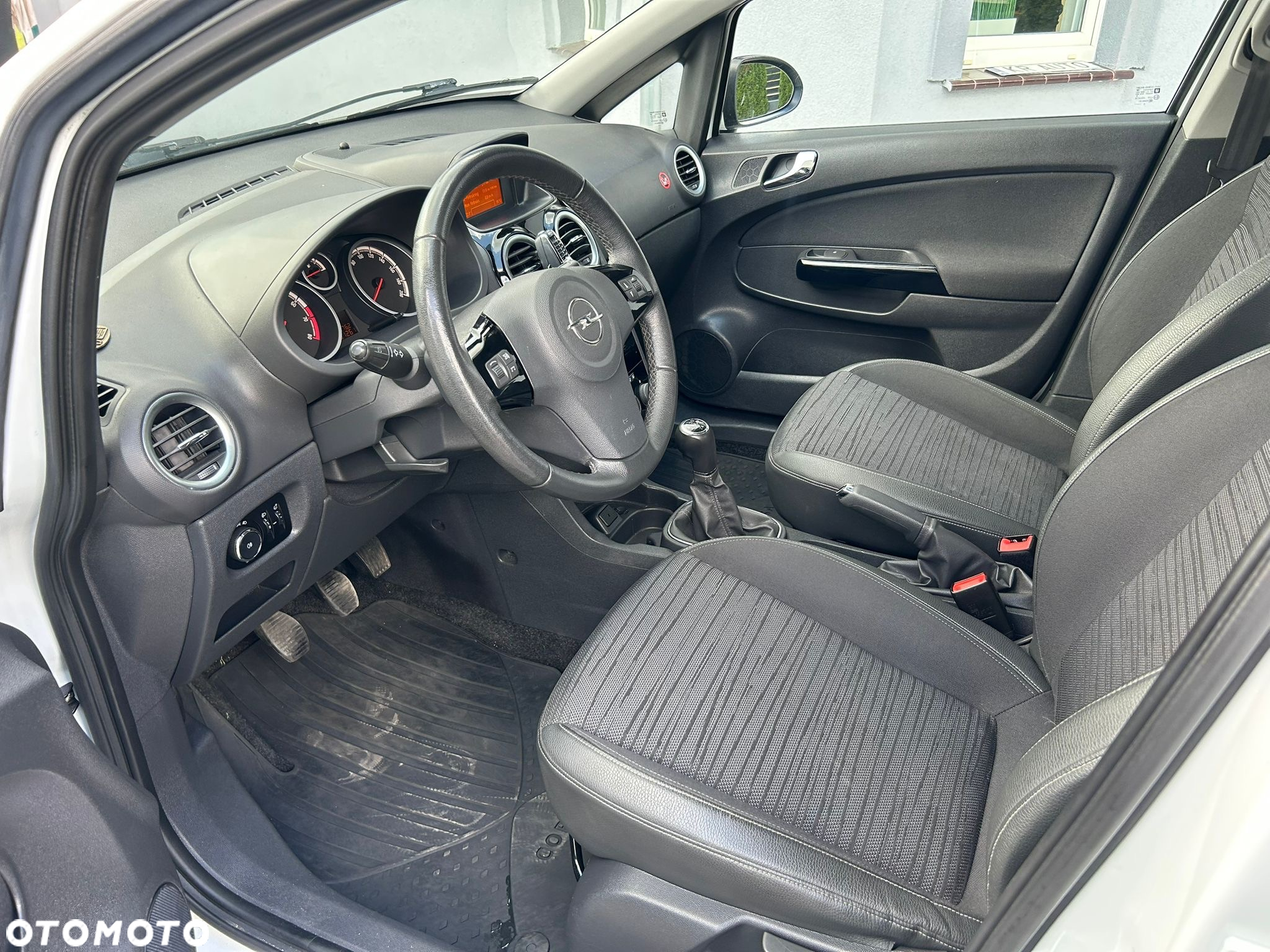 Opel Corsa 1.2 16V Edition / Active - 13