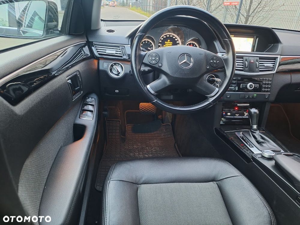Mercedes-Benz Klasa E 200 CGI BlueEFFICIENCY 7G-TRONIC Avantgarde - 18