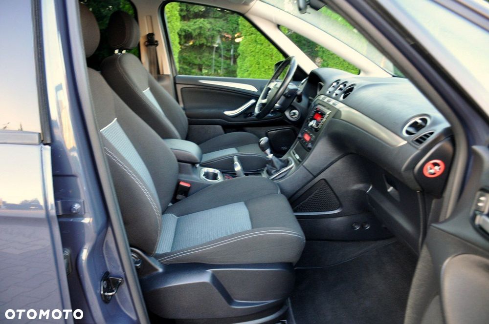 Ford S-Max - 17