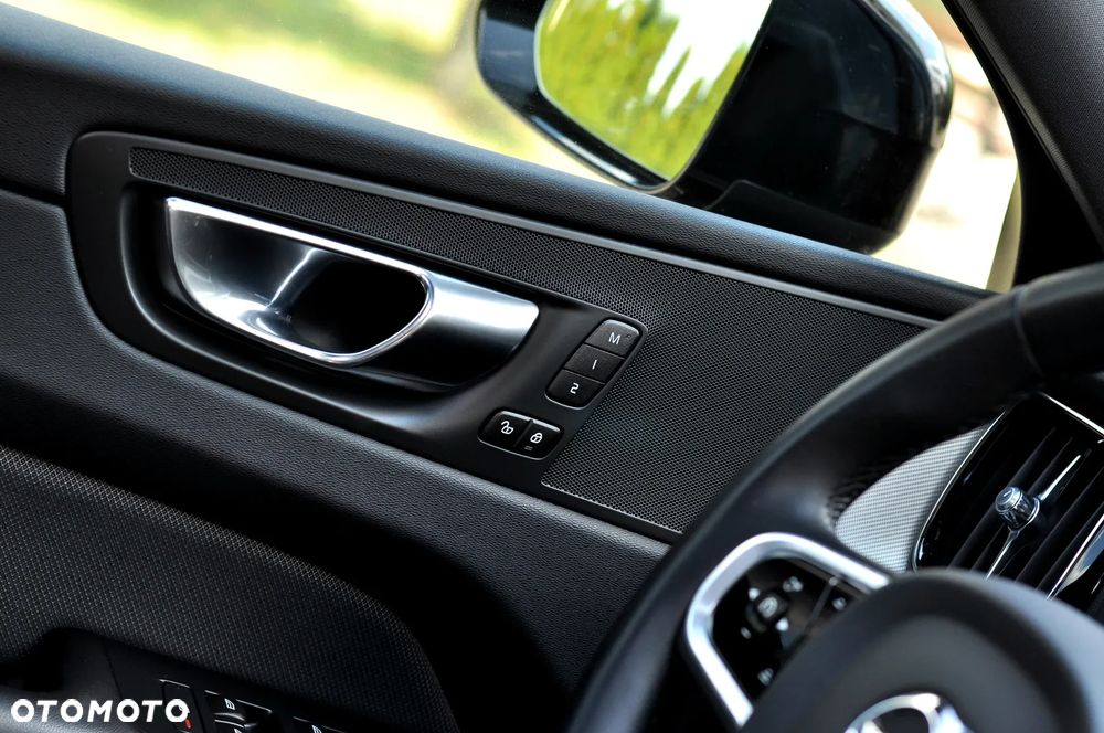 Volvo XC 60 B4 D AWD Geartronic RDesign - 26