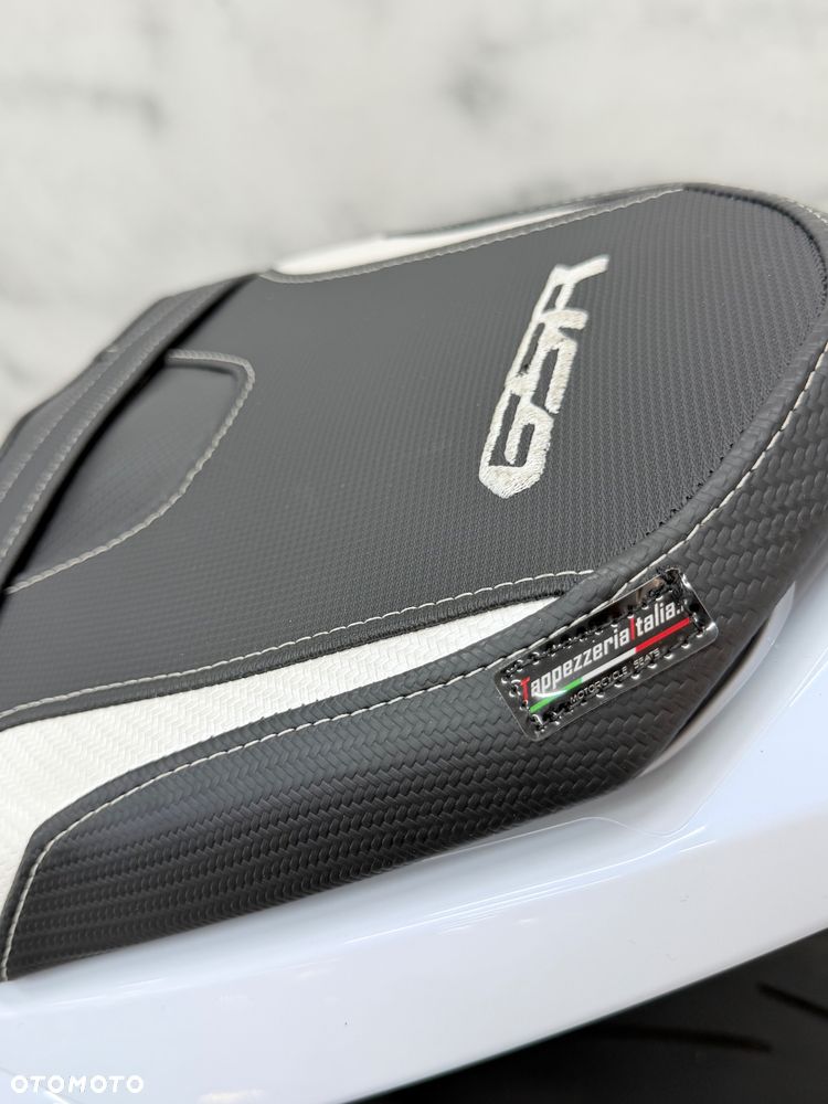 Suzuki GSR - 5