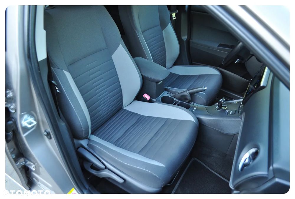 Toyota Auris 1.8 HSD Luna - 33