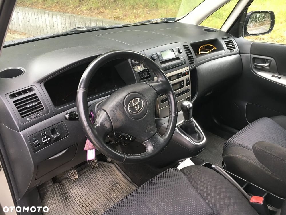 Toyota Corolla Verso 2.0 D-4D - 2