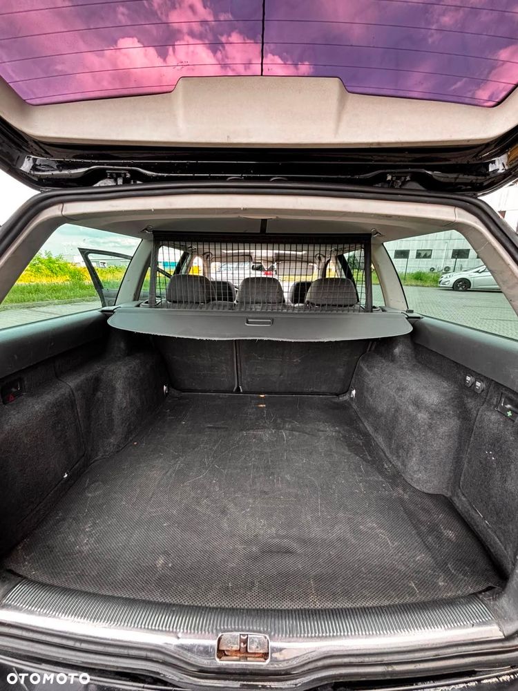 Volkswagen Passat - 11
