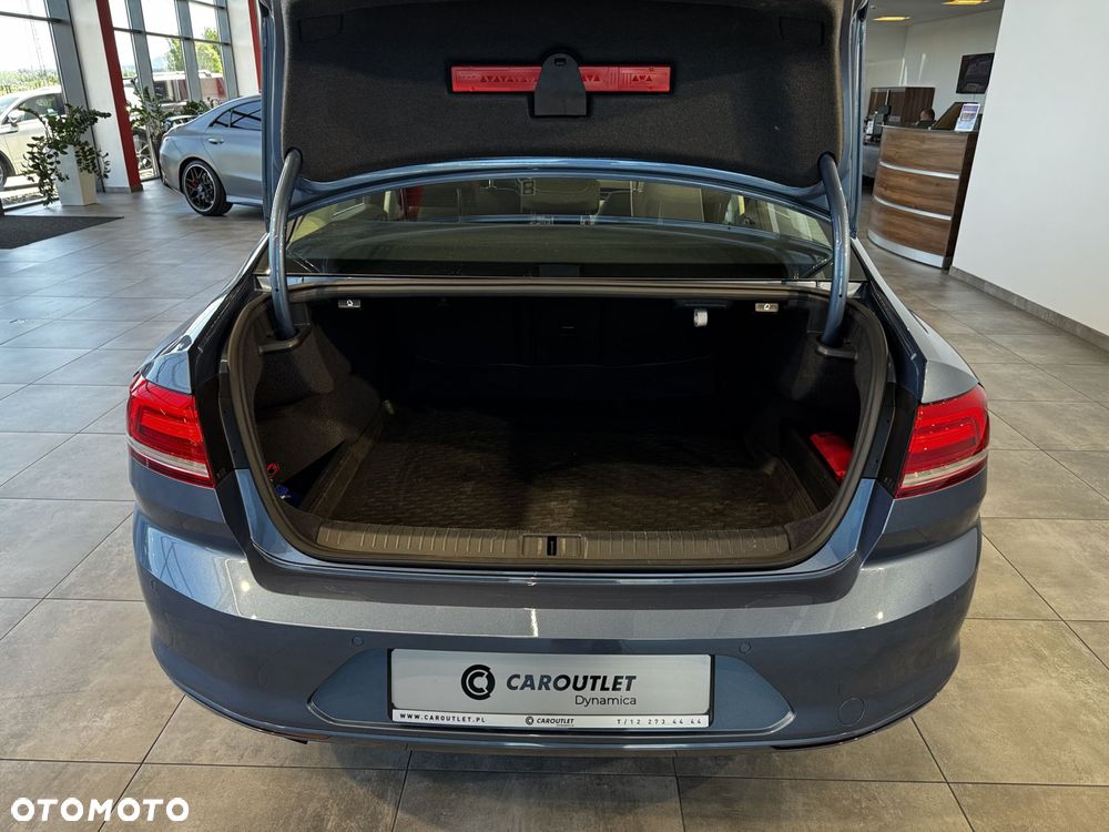 Volkswagen Passat - 13