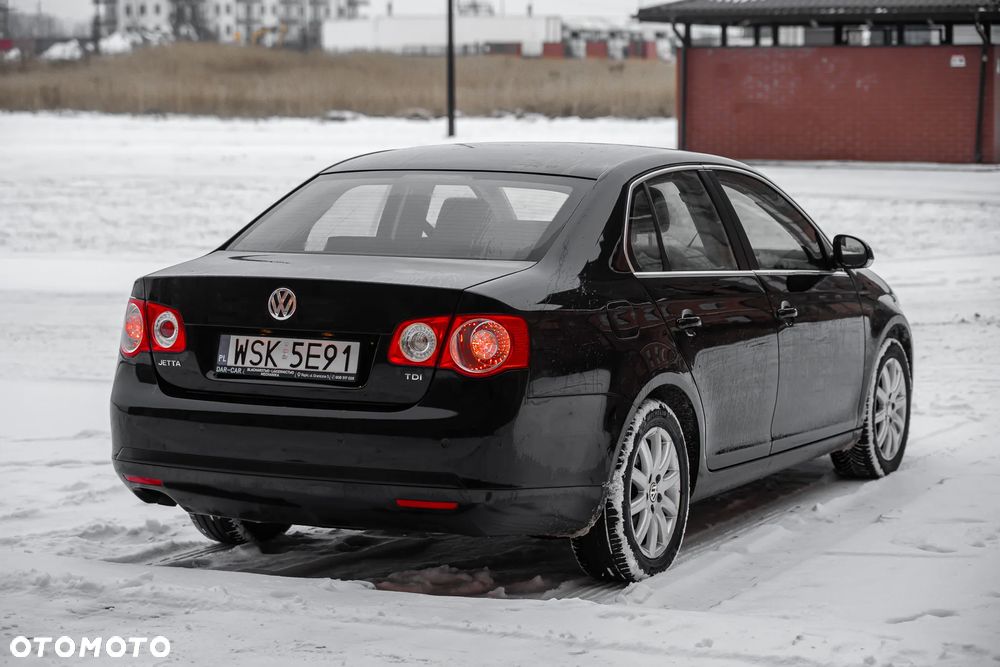 Volkswagen Jetta 1.6 TDI Highline - 13