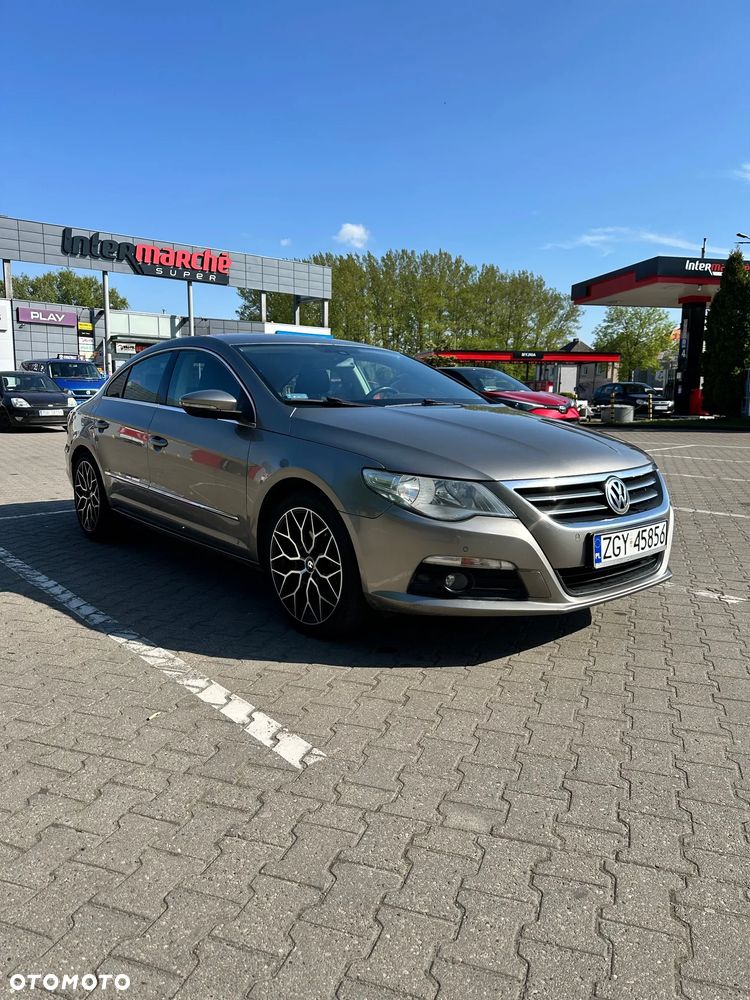 Volkswagen Passat - 1