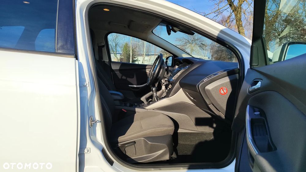 Ford Focus 1.6 Ambiente - 27