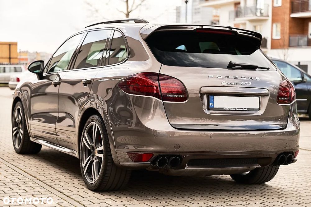 Porsche Cayenne - 4