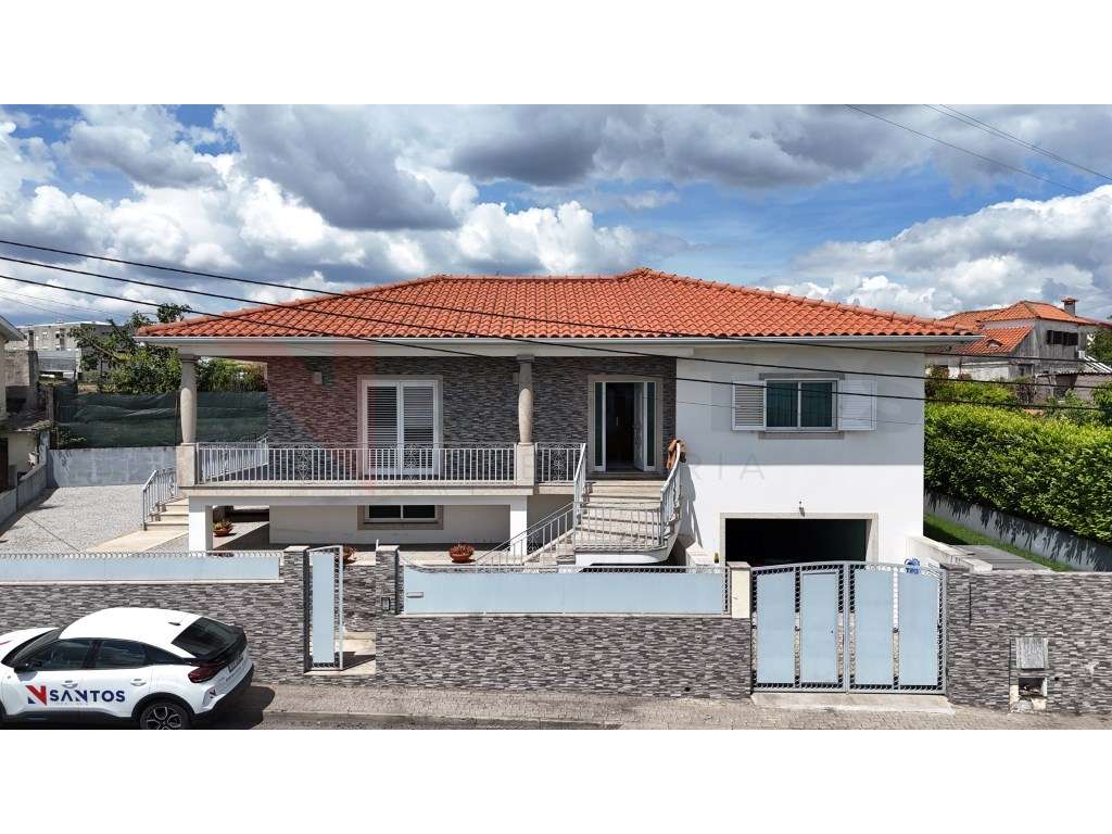 Moradia T3 com Open Space, Garagem para 3 Carros e Jardim - Grande imagem: 3/25
