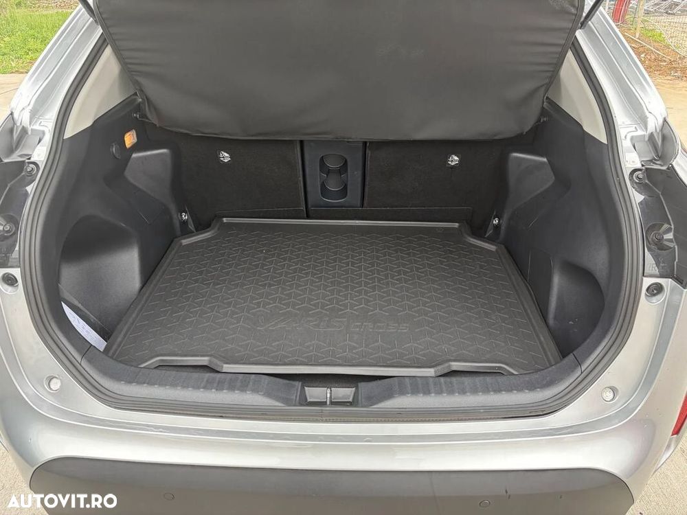 Toyota Yaris Cross 1.5 VVT-i HSD 4x4 Exclusive Elegant - 14