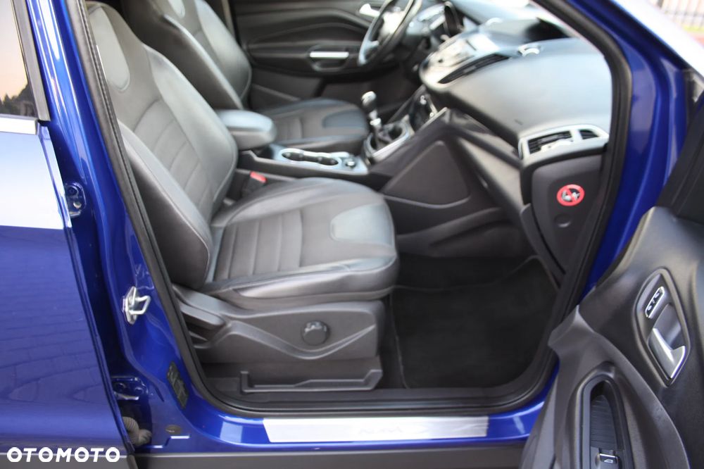 Ford Kuga 1.6 EcoBoost 2x4 Titanium - 38