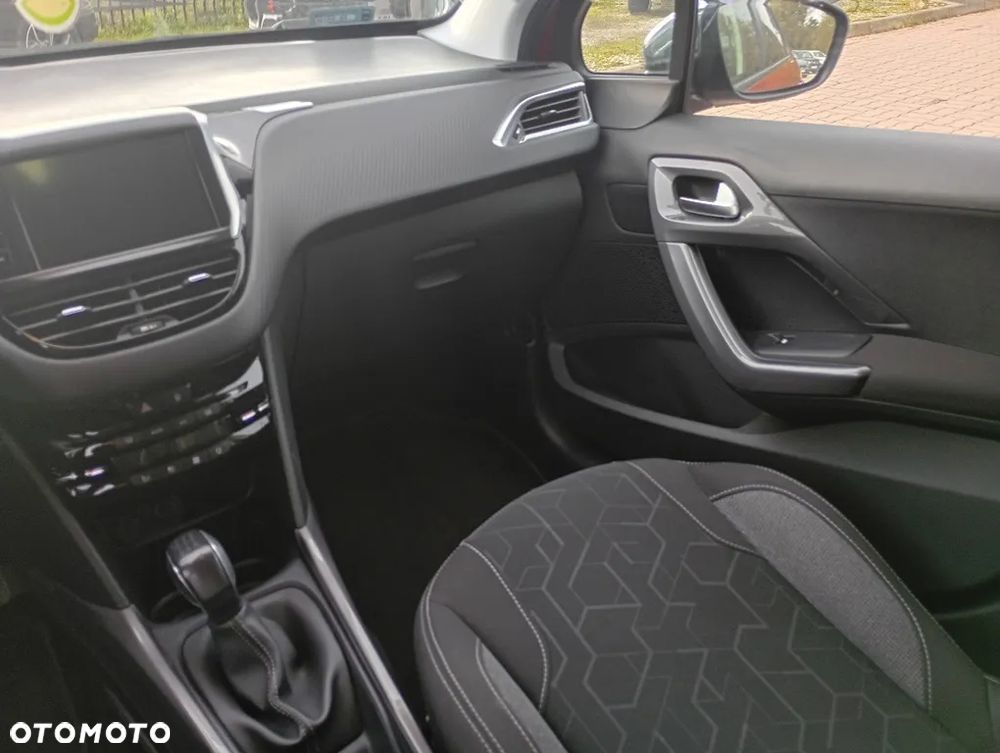 Peugeot 2008 1.2 Pure Tech Style S&S - 13