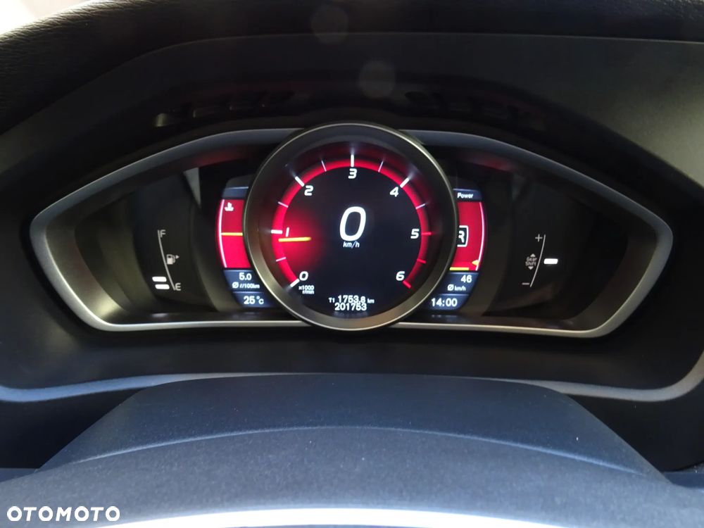 Volvo V40 D2 Momentum - 11