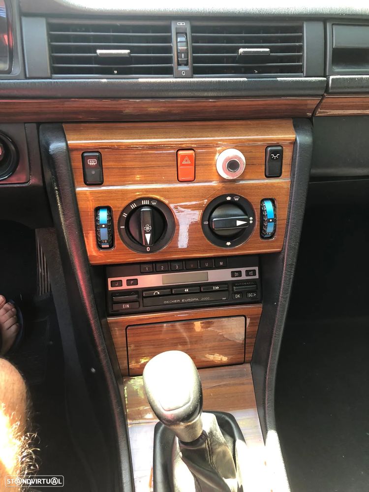 Mercedes-Benz E 200 D - 11