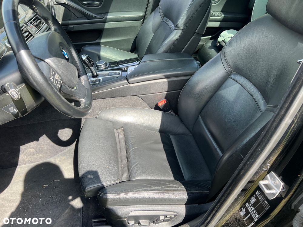 BMW Seria 5 525d Luxury Line - 17