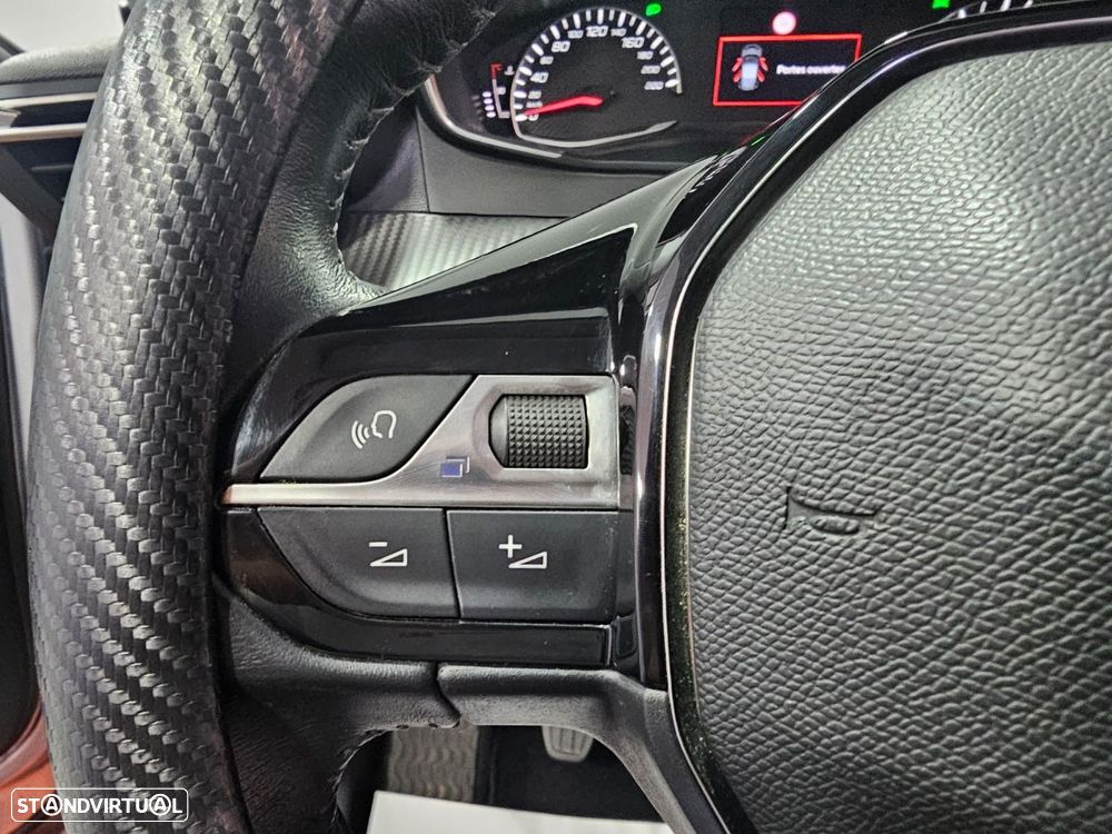 Peugeot 2008 1.2 PureTech Allure - 16