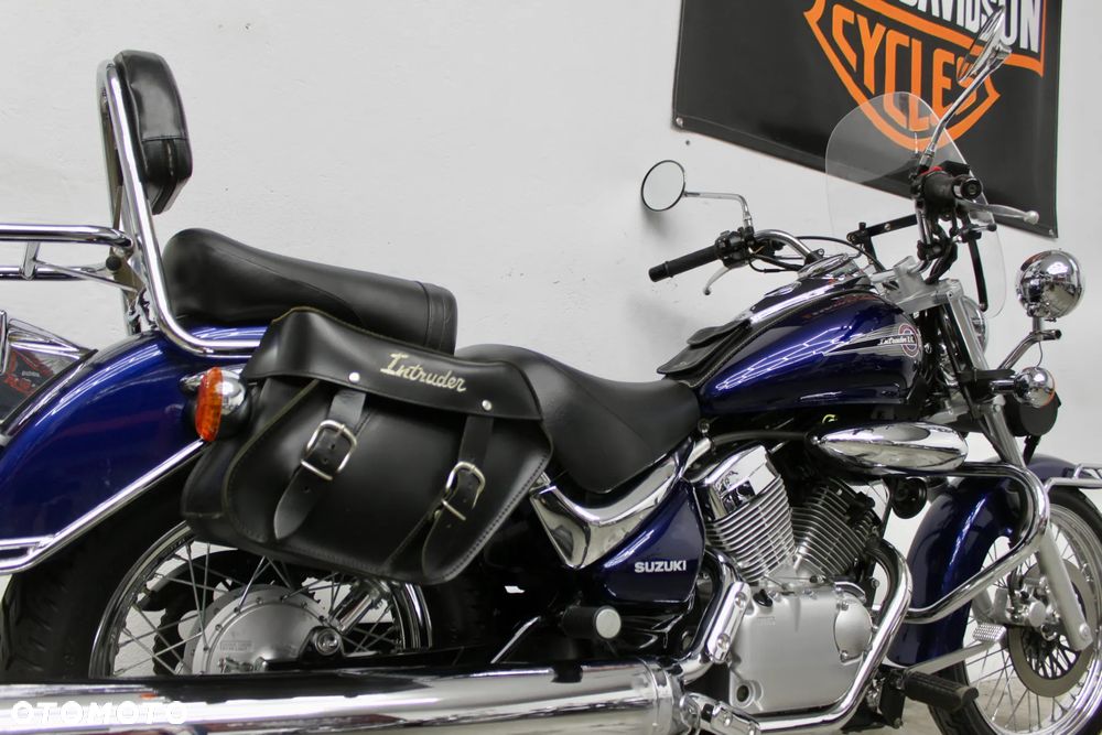 Suzuki Intruder - 19