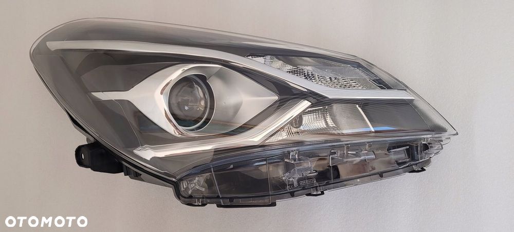 LAMPA PRAWA PRZEDNIA PRZÓD TOYOTA YARIS III LIFT ZWYKŁA 2017- - 5