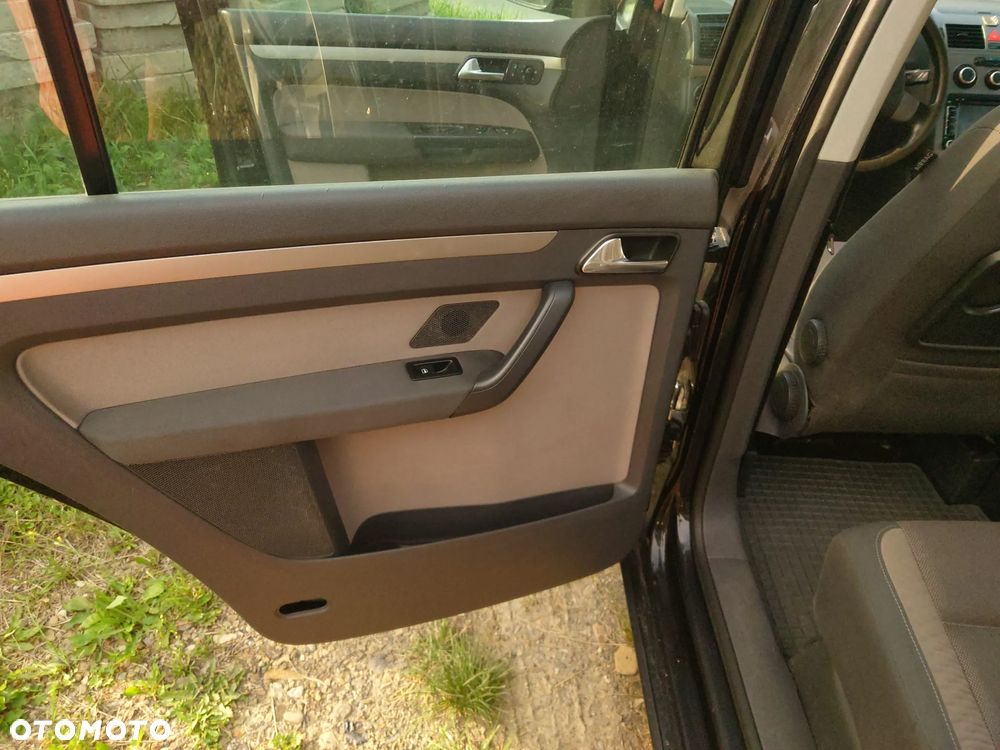 Volkswagen Touran 1.9 TDI DPF Cross DSG - 20