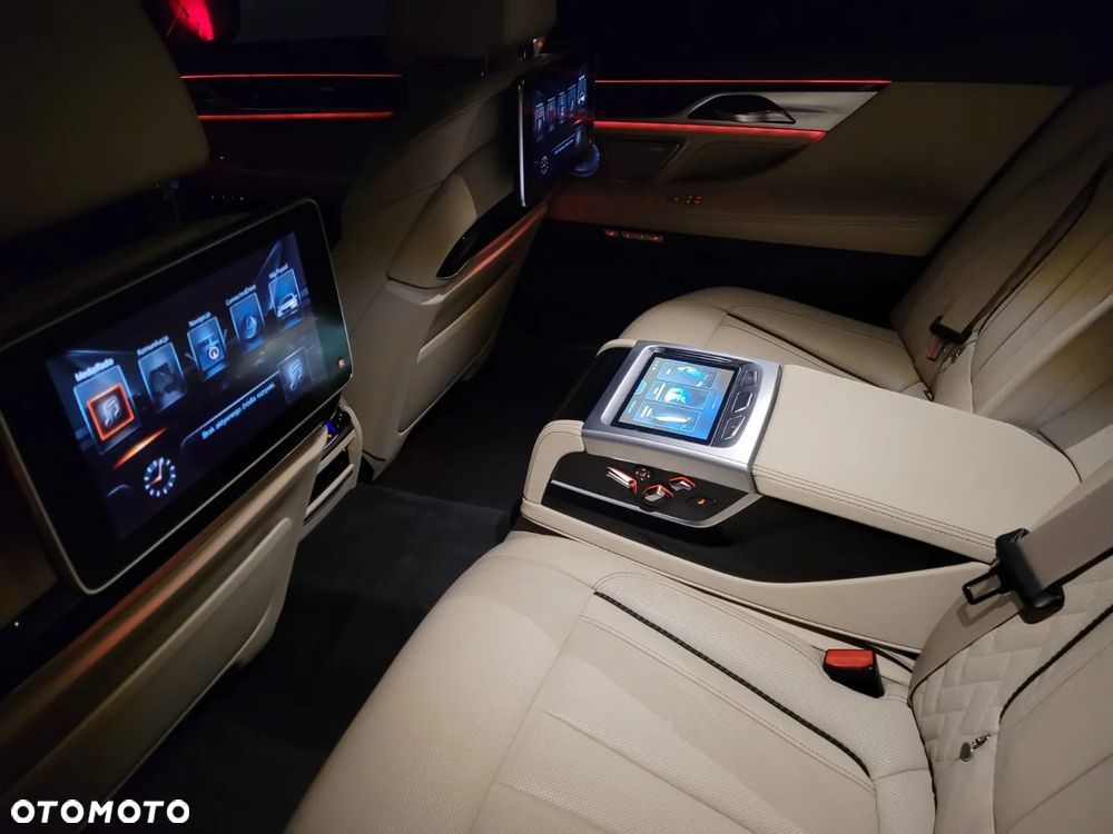 BMW Seria 7 750Li xDrive - 25