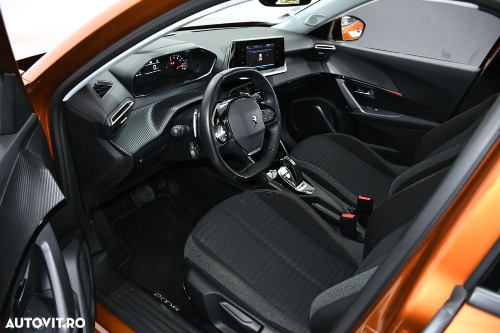 Peugeot 2008 1.2 L PureTech STT EAT8 Allure - 13
