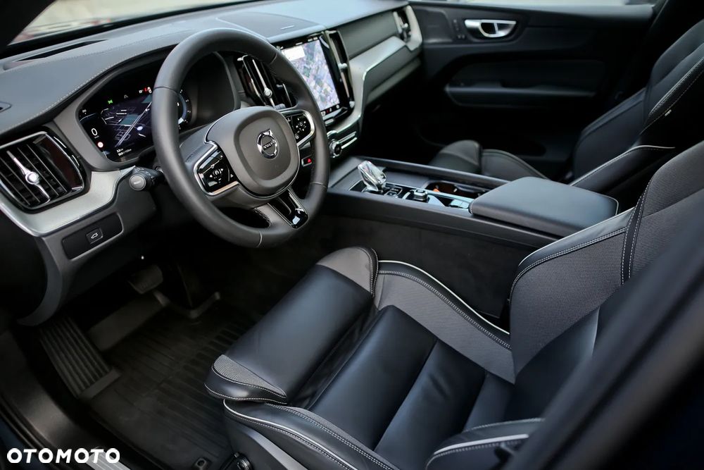 Volvo XC 60 B4 D AWD Ultimate Dark - 17