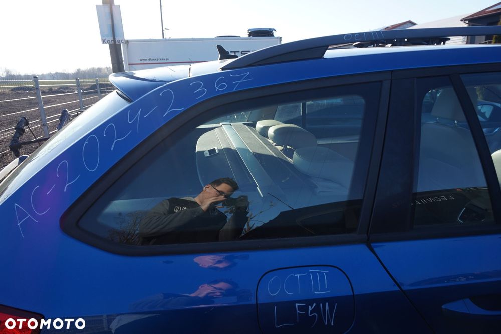 SZYBA KAROSERYJNA TYLNA PRAWA BOCZNA OCTAVIA III 5E5 KOMBI  SKODA 2012-2016 - 2