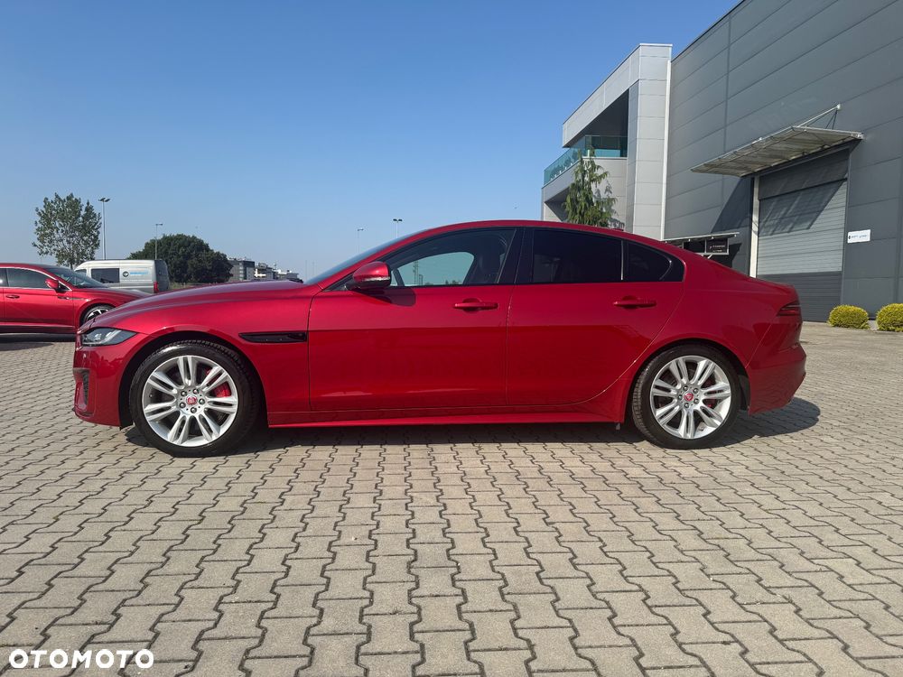 Jaguar XE 2.0 P300 AWD R-Dynamic SE - 3