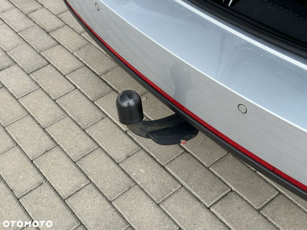 Skoda Octavia 2.0 TDI DSG RS - 35