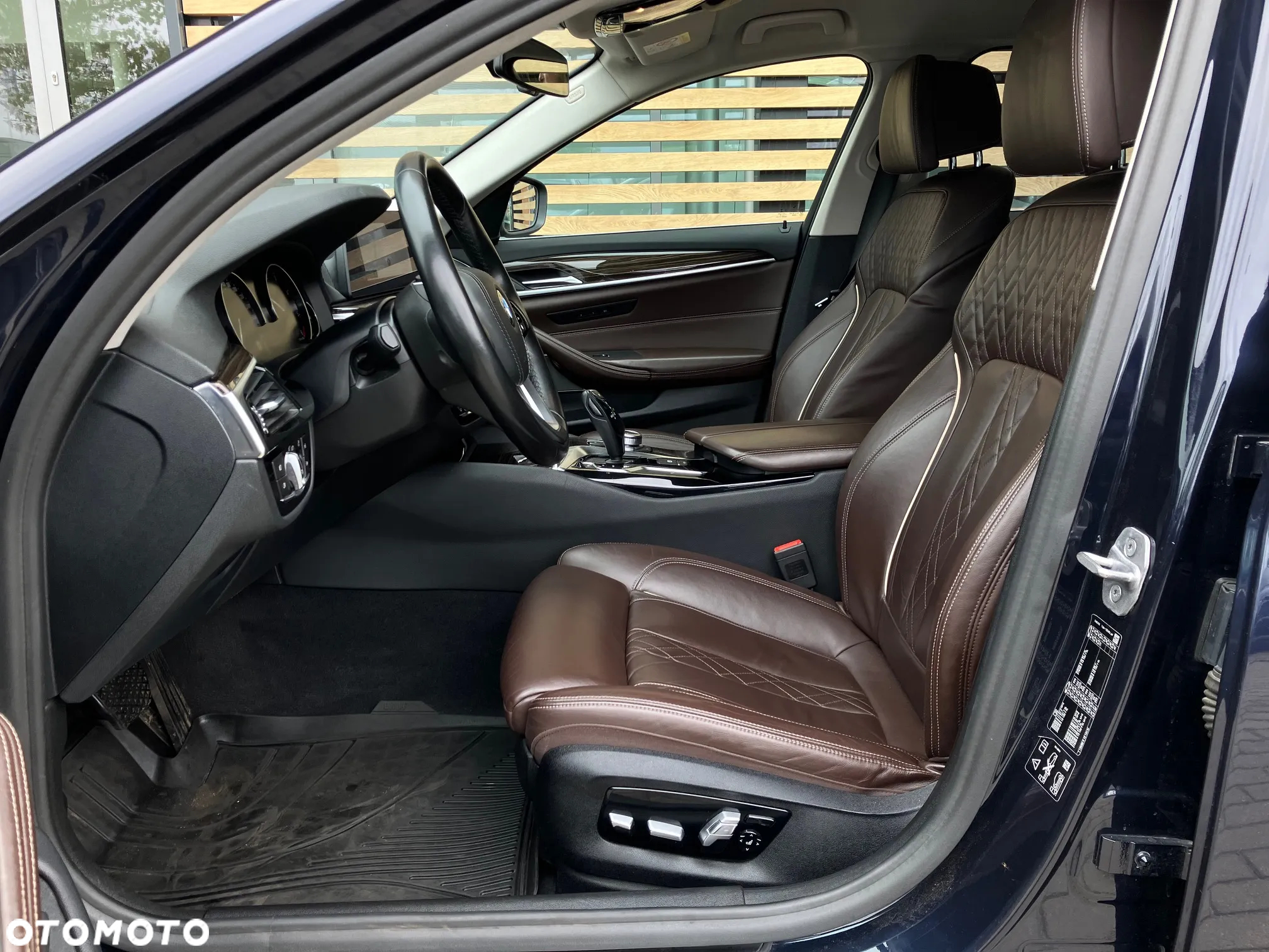 BMW Seria 5 520d xDrive Touring - 38