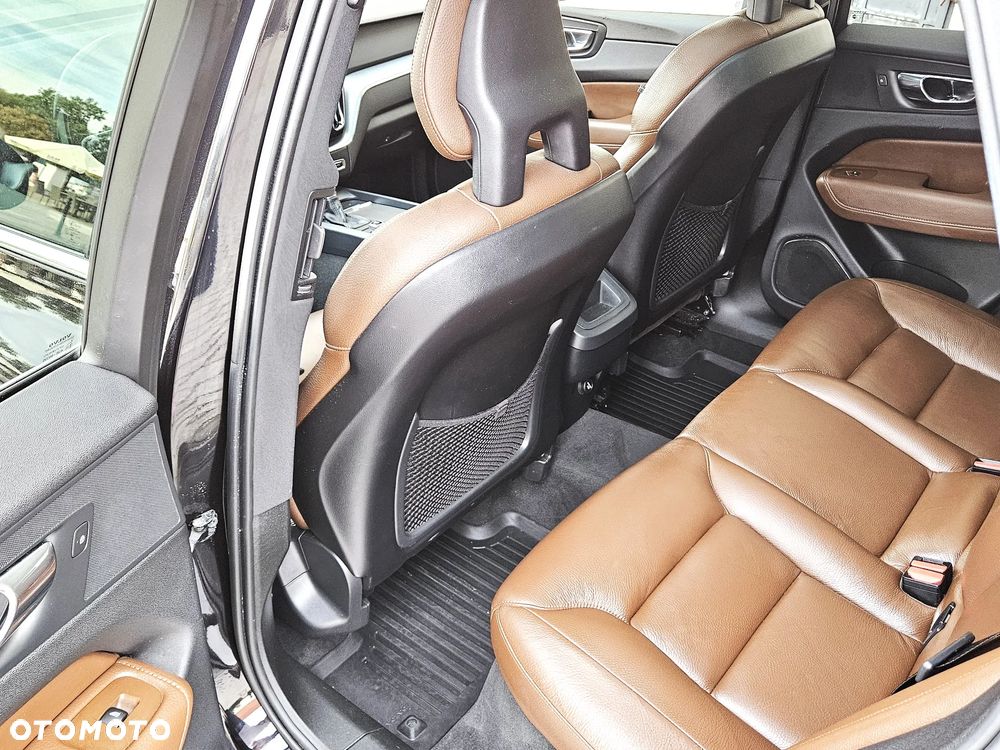 Volvo XC 60 T5 AWD Momentum Pro - 13