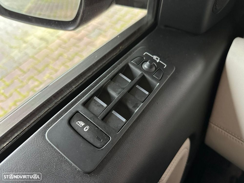 Land Rover Discovery Sport P300e R-Dynamic - 13