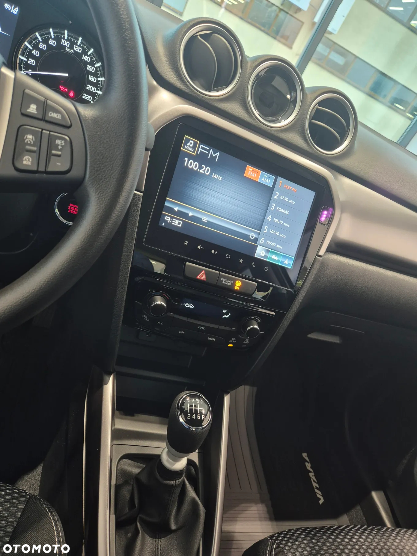 Suzuki Vitara 1.4 Boosterjet mHEV Premium 2WD - 11