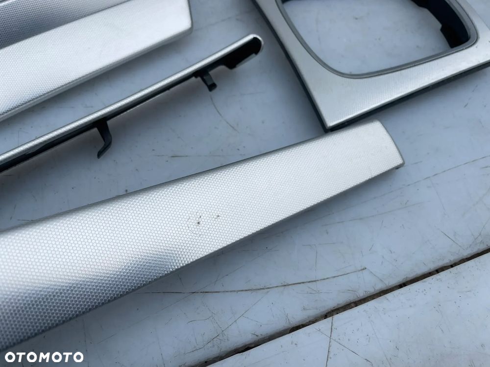 DEKORY LISTWY DRZWI RAMKA WYBIERAKA AUDI A3 8P 5D - 3