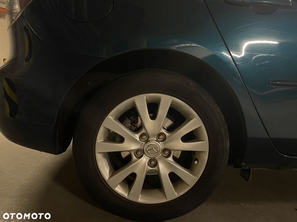 Mazda 3 1.6 Active + - 8