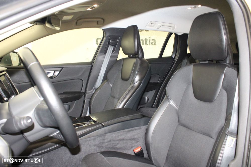 Volvo V60 2.0 T8 AWD TE Momentum - 23