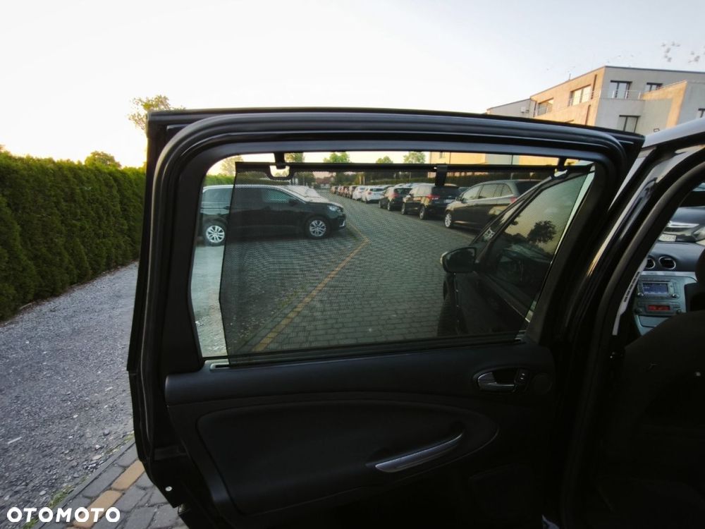 Ford S-Max - 17