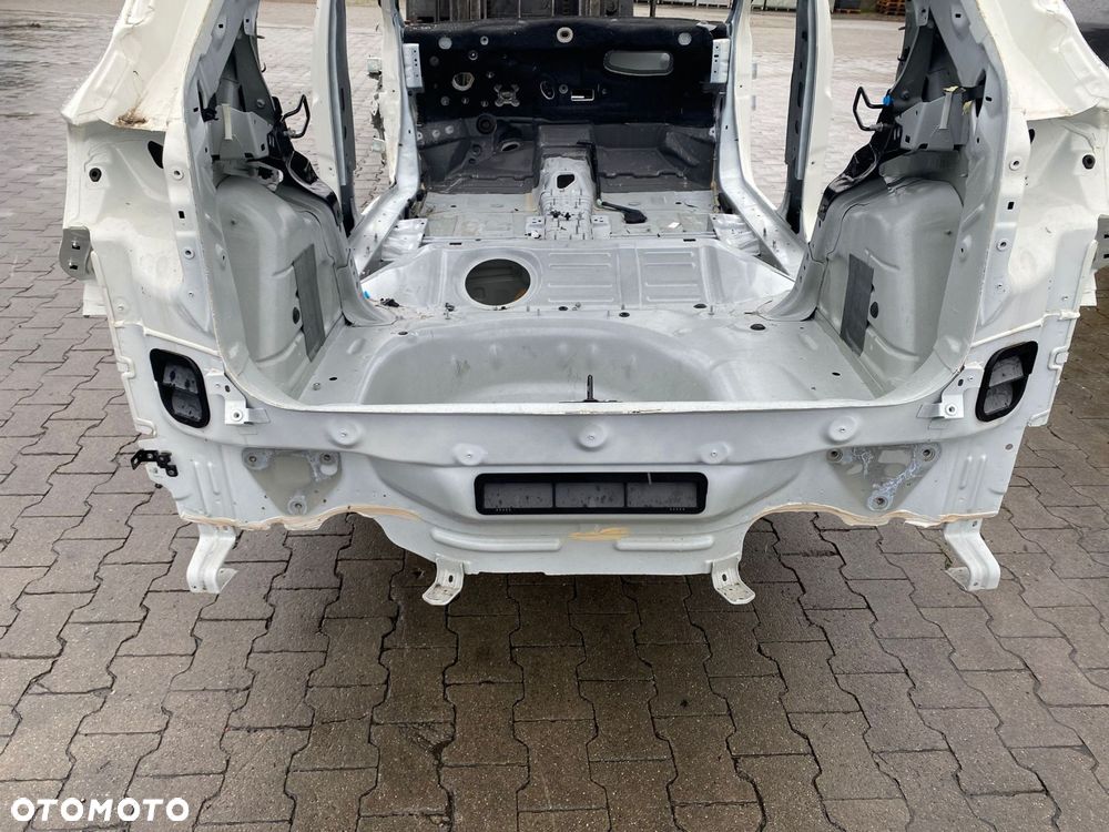 PAS TYŁ ĆWIARTKA WANNA PODŁOGA JEEP AVENGER BIAŁY 934 - 2