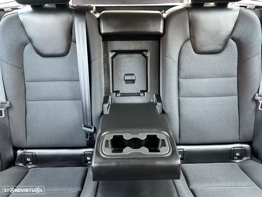 Volvo V60 2.0 D3 Momentum - 41