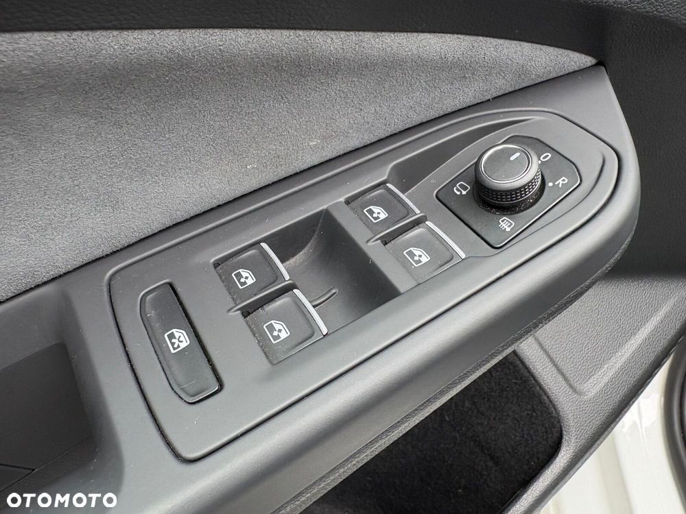 Volkswagen Golf - 22