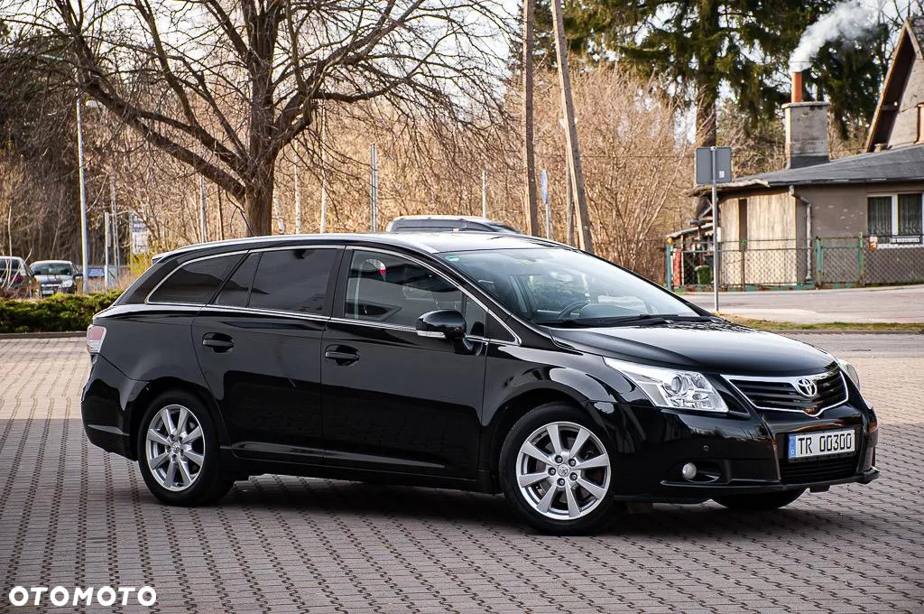 Toyota Avensis 2.2 D-4D X - 4