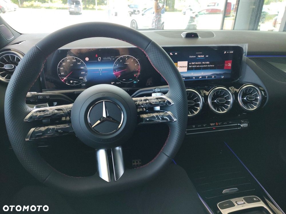 Mercedes-Benz GLA - 10